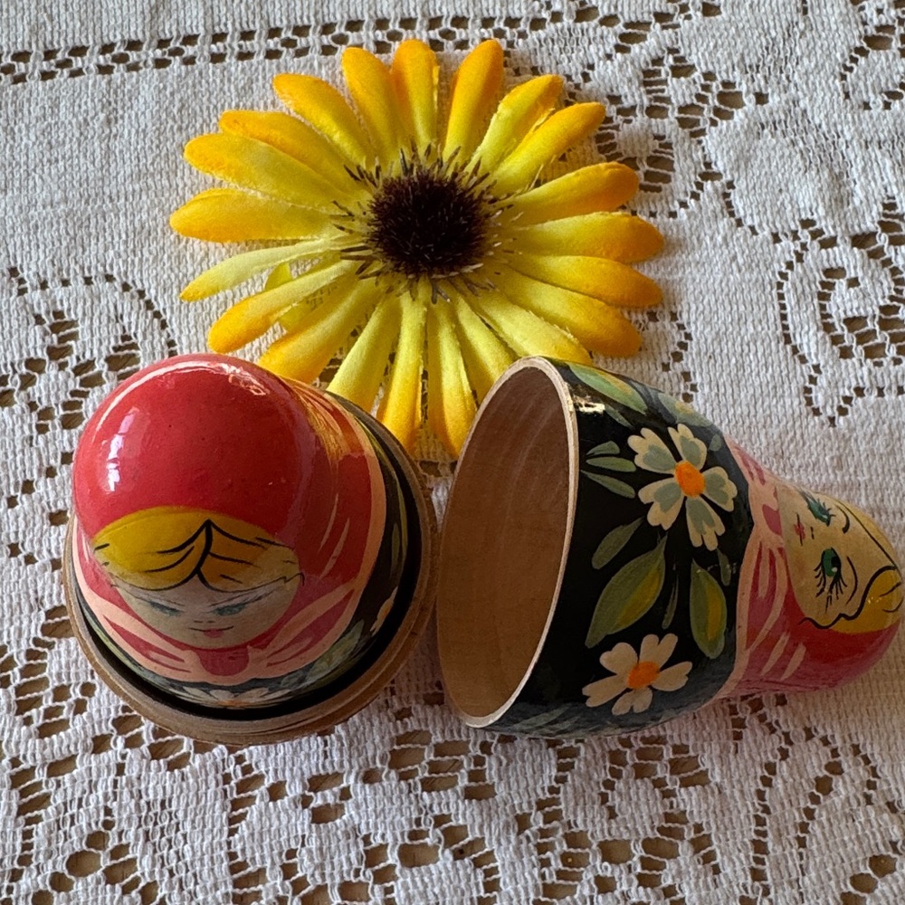 🩷 The CUTEST-EVER! 5 Colorfully Painted Nesting Dolls for a Room/Shelf Display! - Picture 8 of 9